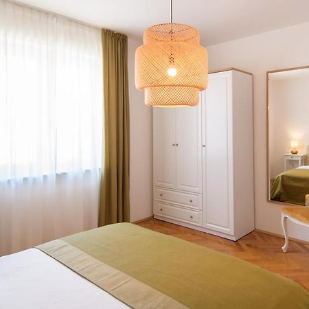 Julie City Centre Porec Apartment Luaran gambar
